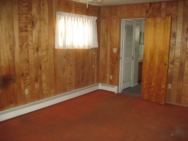 Property photo 3 - 3 Bedroom / 2 Bath Ranch - 1833 Rosemont Drive